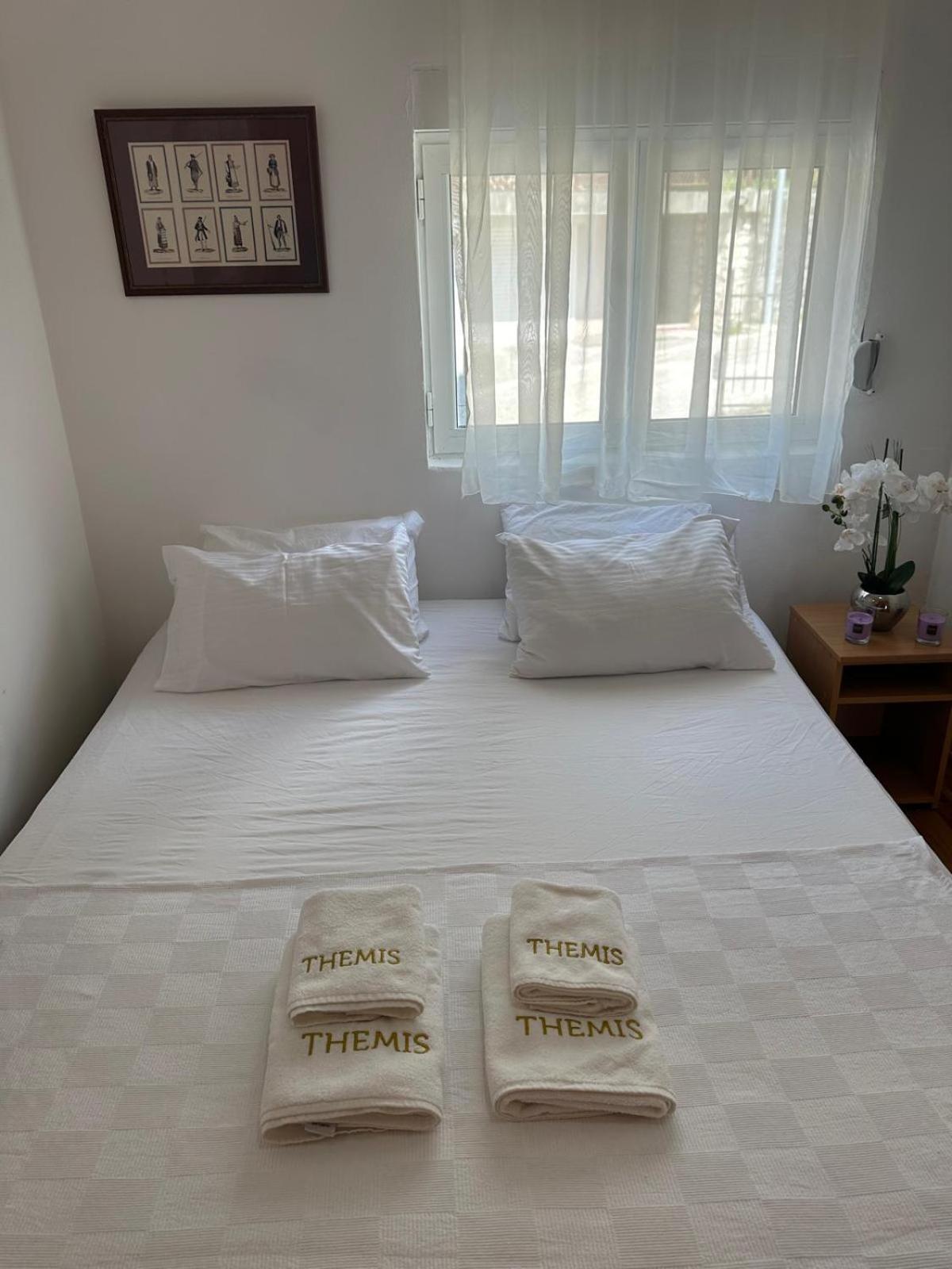 Themis Apart Hotel Kotor Exterior photo