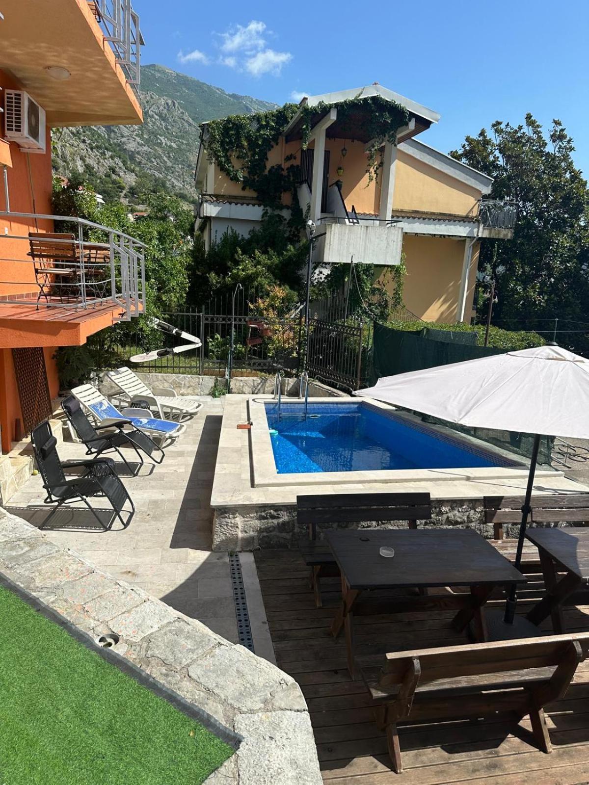 Themis Apart Hotel Kotor Exterior photo