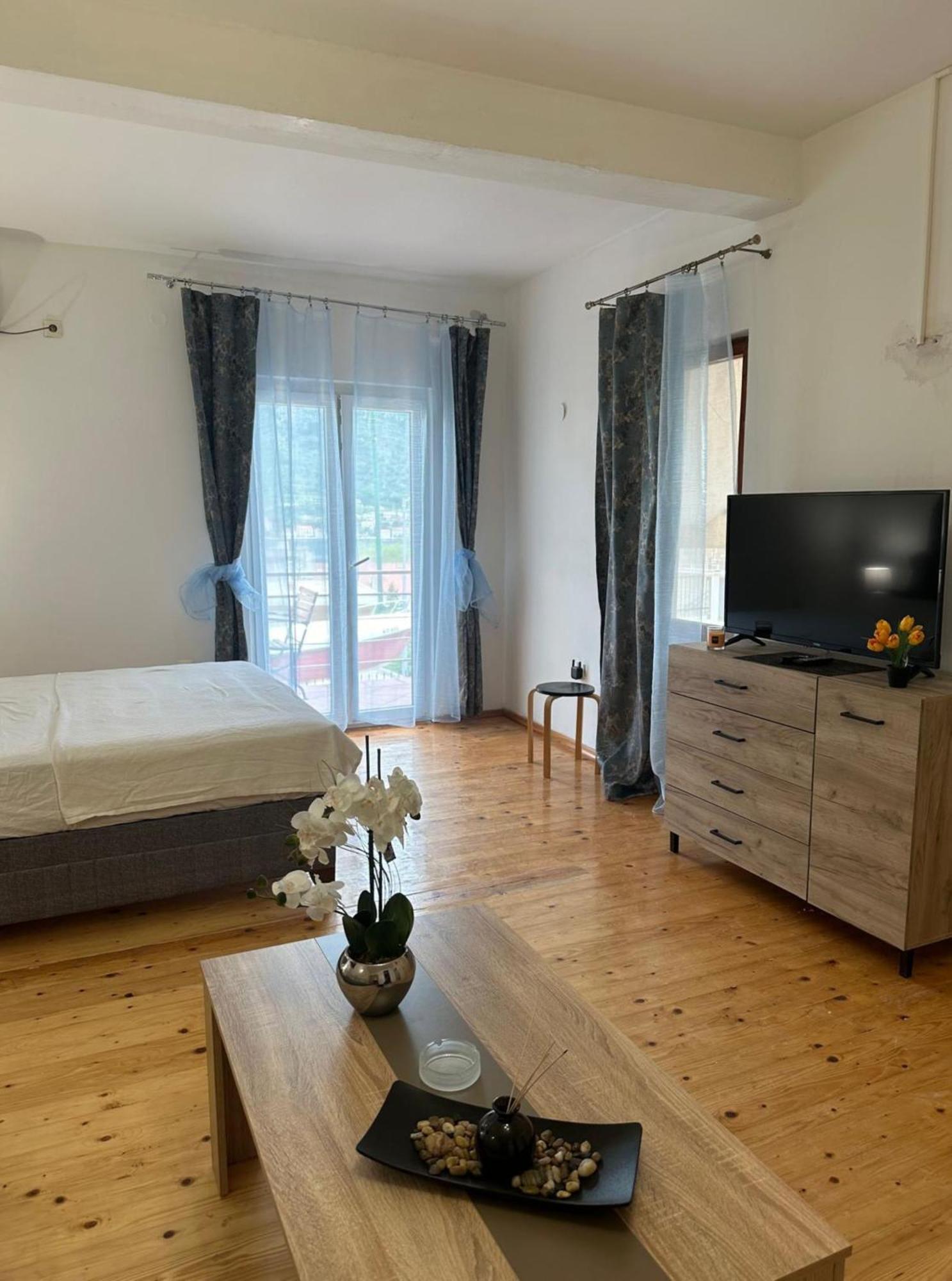 Themis Apart Hotel Kotor Exterior photo